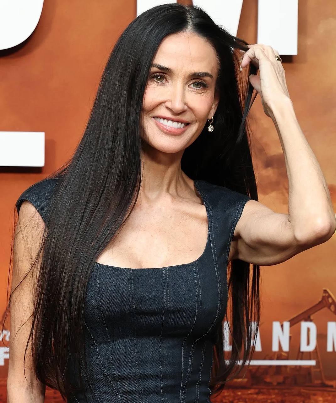 Деми Мур вышла в свет с бывшим мужем Анджелины Джоли