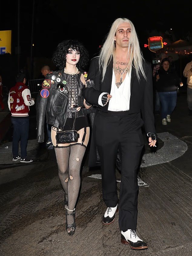 Недавно помолвленные Дамиано Давид и Дав Кэмерон посетили хэллоуинскую вечеринку в Лос-Анджелесе, перевоплотившись в Рифф Раффа и Фрэнка-Н-Фёртер из «The Rocky Horror Picture Show»