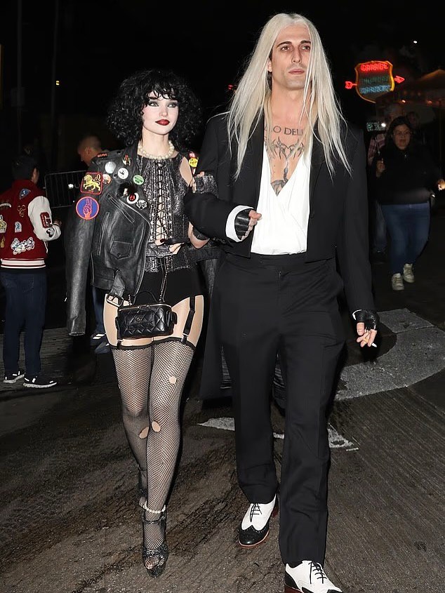 Недавно помолвленные Дамиано Давид и Дав Кэмерон посетили хэллоуинскую вечеринку в Лос-Анджелесе, перевоплотившись в Рифф Раффа и Фрэнка-Н-Фёртер из «The Rocky Horror Picture Show»