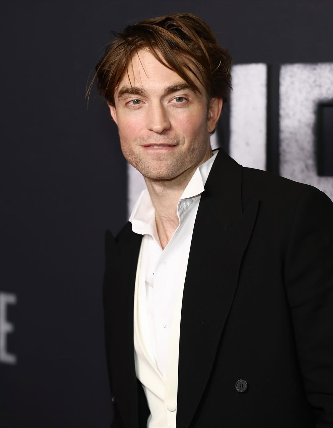 Дженнифер Лоуренс и Роберт Паттинсон на красной дорожке в Нью-Йорке на премьере их нового фильма «Умри, моя любовь»