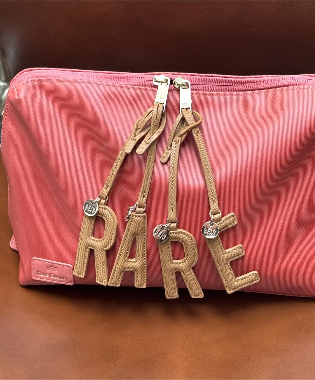 Селена Гомес объявила о коллаборации Rare Beauty x BÉIS