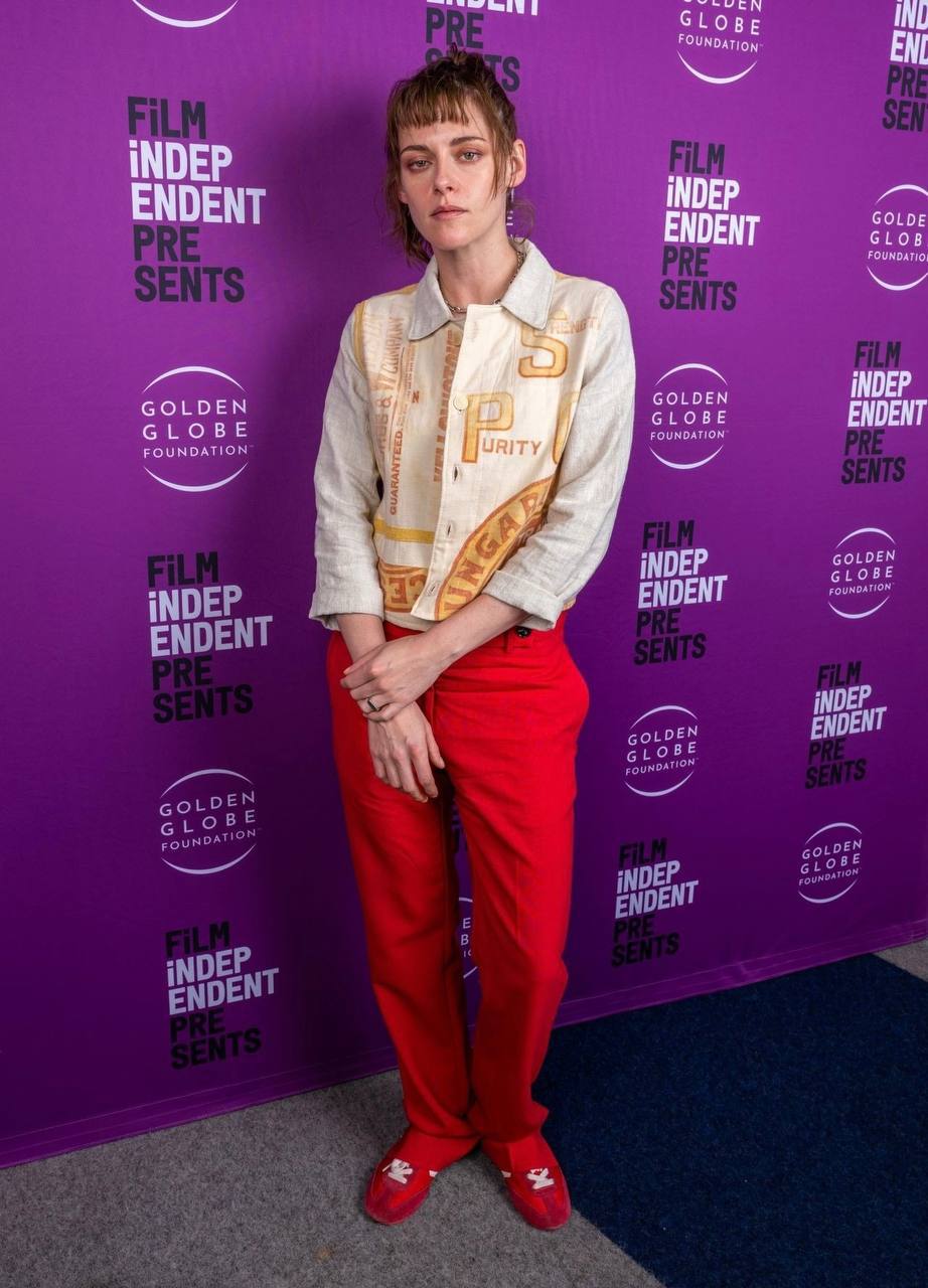 Все стабильно у Кристен Стюарт: приоткрытый рот и несвежая прическа