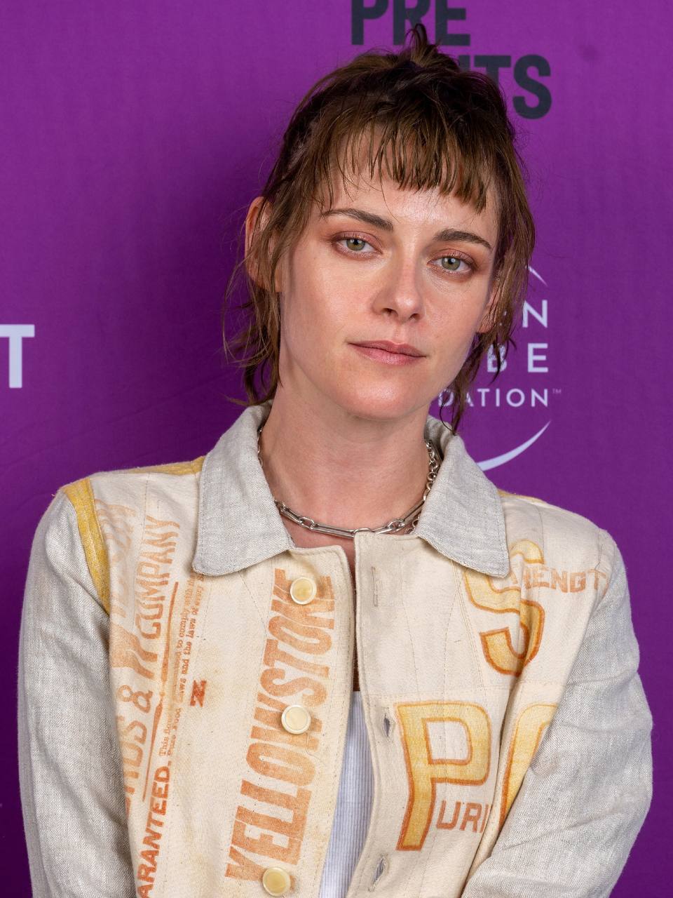 Все стабильно у Кристен Стюарт: приоткрытый рот и несвежая прическа