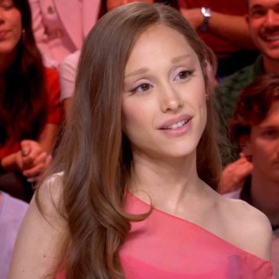 Ариана Гранде в амплуа брюнетки на шоу «Quotidien»