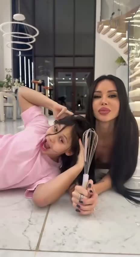 Оксана Самойлова вернулась в запрещенную сеть после взлома