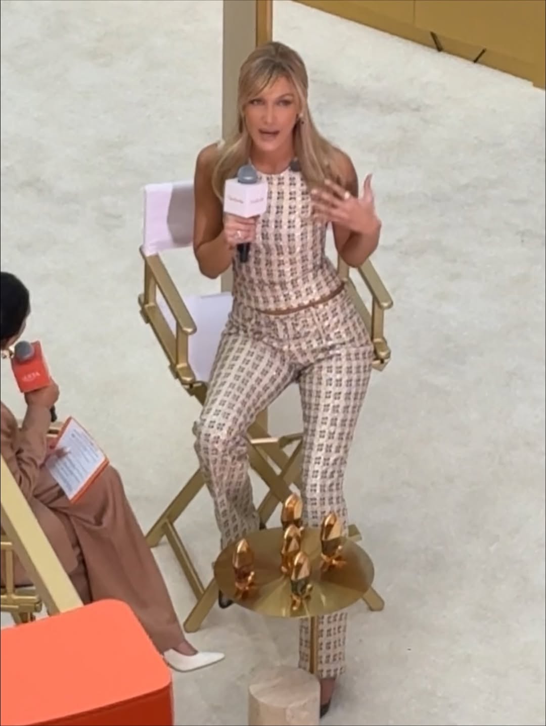 Белла Хадид появилась на поп-апе своего бренда Orebella в Ulta Beauty в Дубае