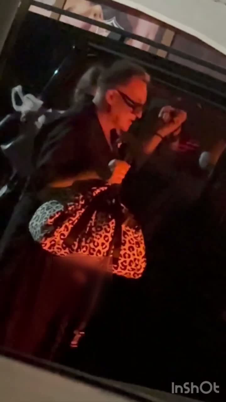 СМИ засняли телеведущего Дмитрия Диброва с торчащим из штанов причиндалом 