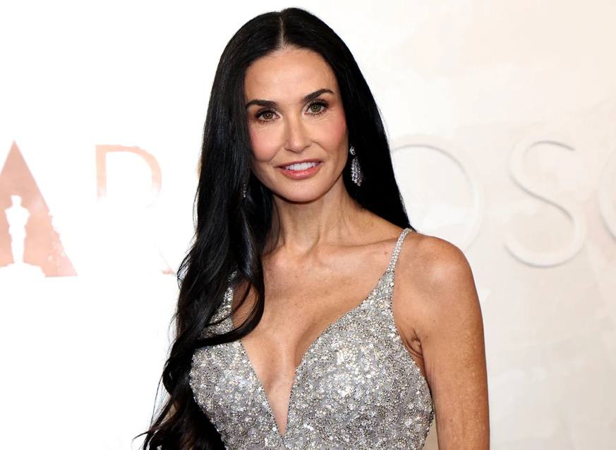 Сегодня свой день рождения празднует шикарная Деми Мур