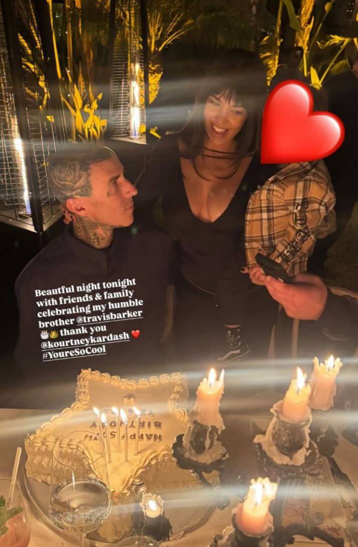 Муж Кортни Кардашьян, Трэвис Баркер,  отпраздновал свой 50-ый день рождения