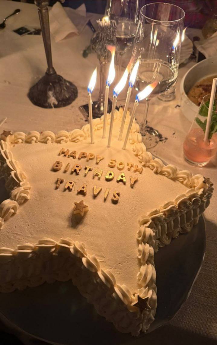 Муж Кортни Кардашьян, Трэвис Баркер,  отпраздновал свой 50-ый день рождения