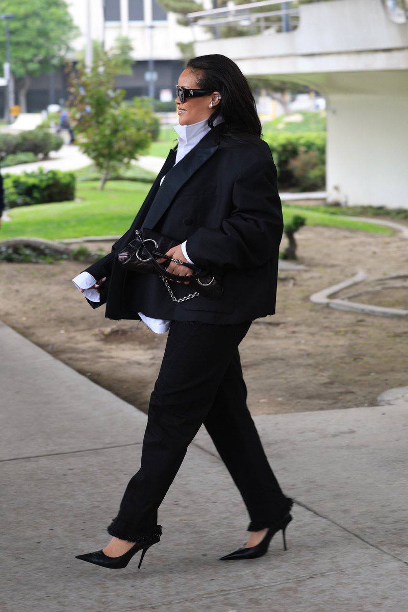 Рианна в Лос-Анджелесе в кадре папарацци