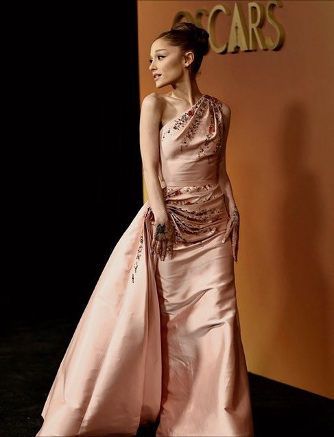 Доброе утро с нежной Арианой Гранде