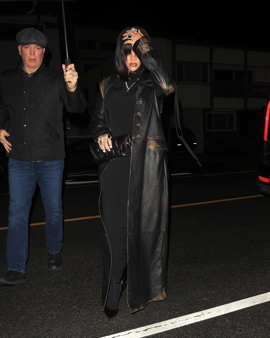 Рианна сменила прическу или надела новый парикФотографы поймали звезду у ресторана Giorgio Baldi в Санта‑Монике