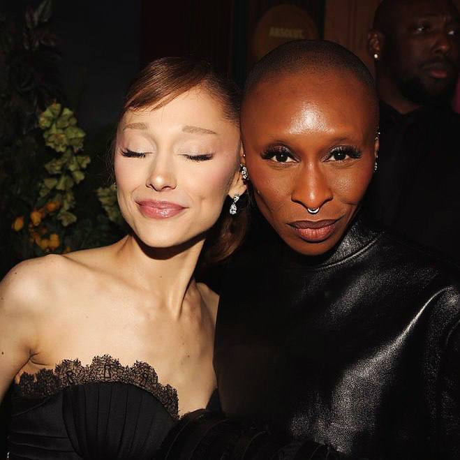 Доброе утро с подборкой новых фотографий от Арианы Гранде