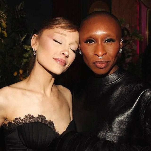 Доброе утро с подборкой новых фотографий от Арианы Гранде