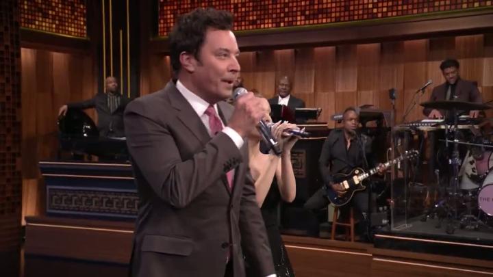 Ариана Гранде и Джимми Фэллон в эфире шоу «The Tonight Show» исполнили знаменитые дуэты