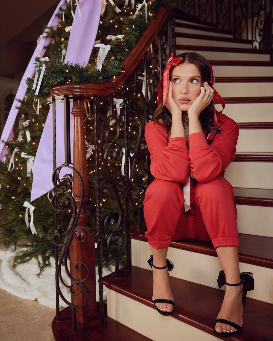 Милли Бобби Браун в инстаграм аккаунте своего бренда florence by mills fashion