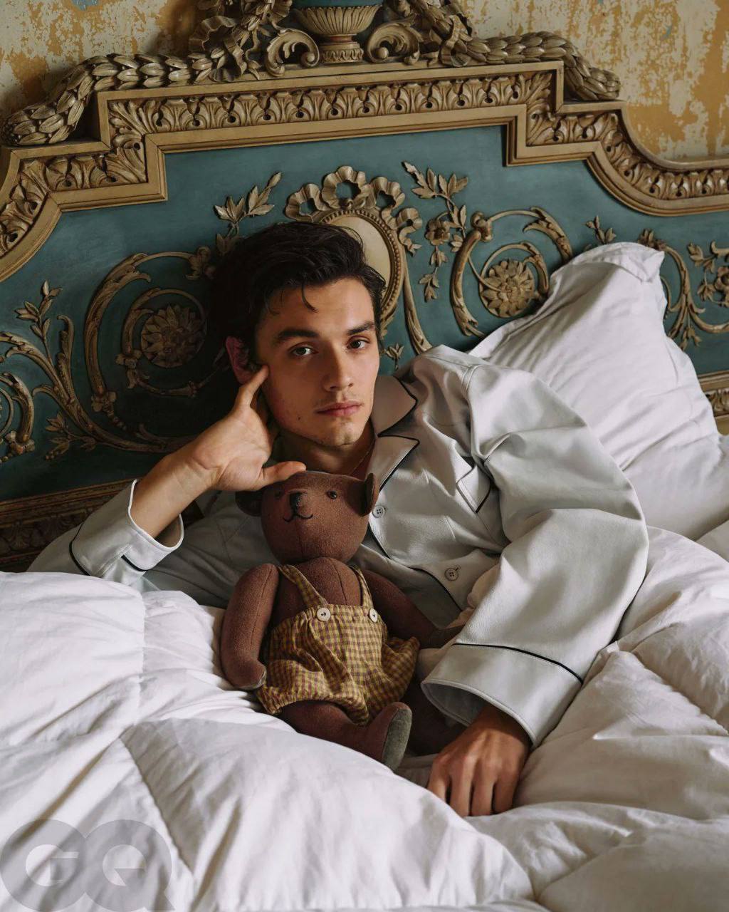 Красавчик Луис Партридж украсил обложку итальянского GQ