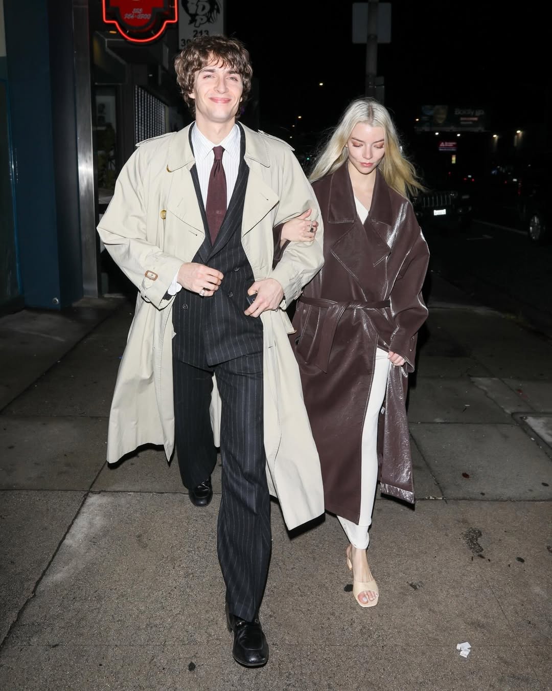 Аня Тейлор-Джой и её муж Малкольм Макрей были замечены покидающими вечеринку в Лос-Анджелесе!