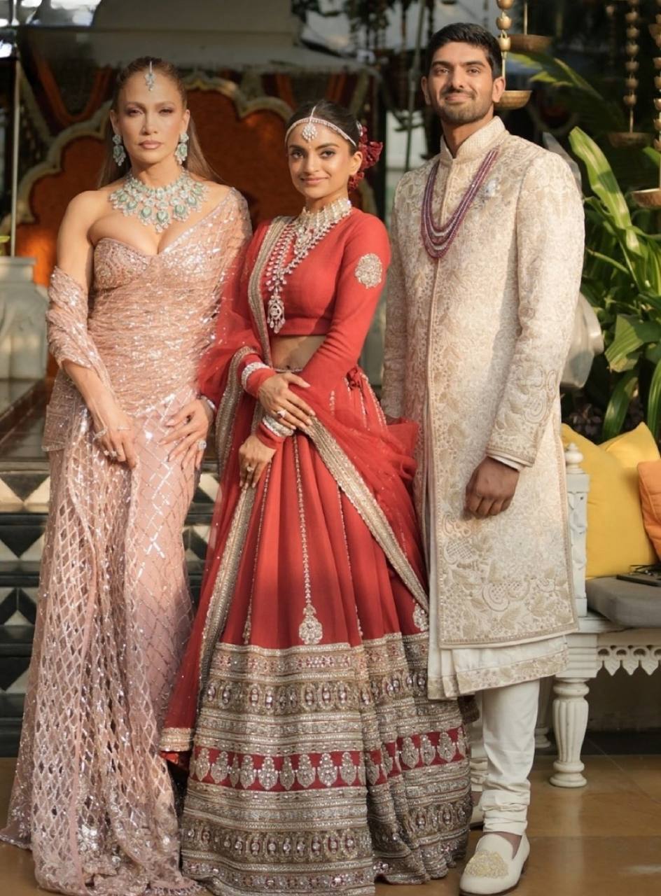 Дженнифер Лопес на свадьбе Нетры Мантены и Вамси Гадираджу в Удайпуре, Индия