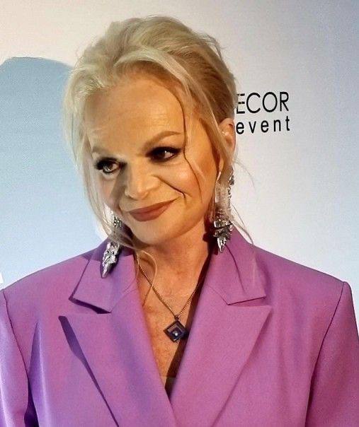 СМИ сообщают, что зрители массово сдают билеты на концерты Ларисы Долиной