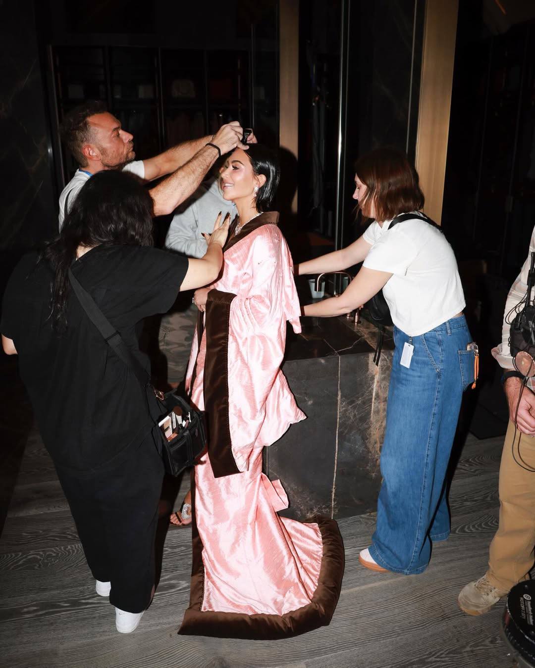 Шикарная Ким Кардашьян на новых фотографиях у себя в профиле