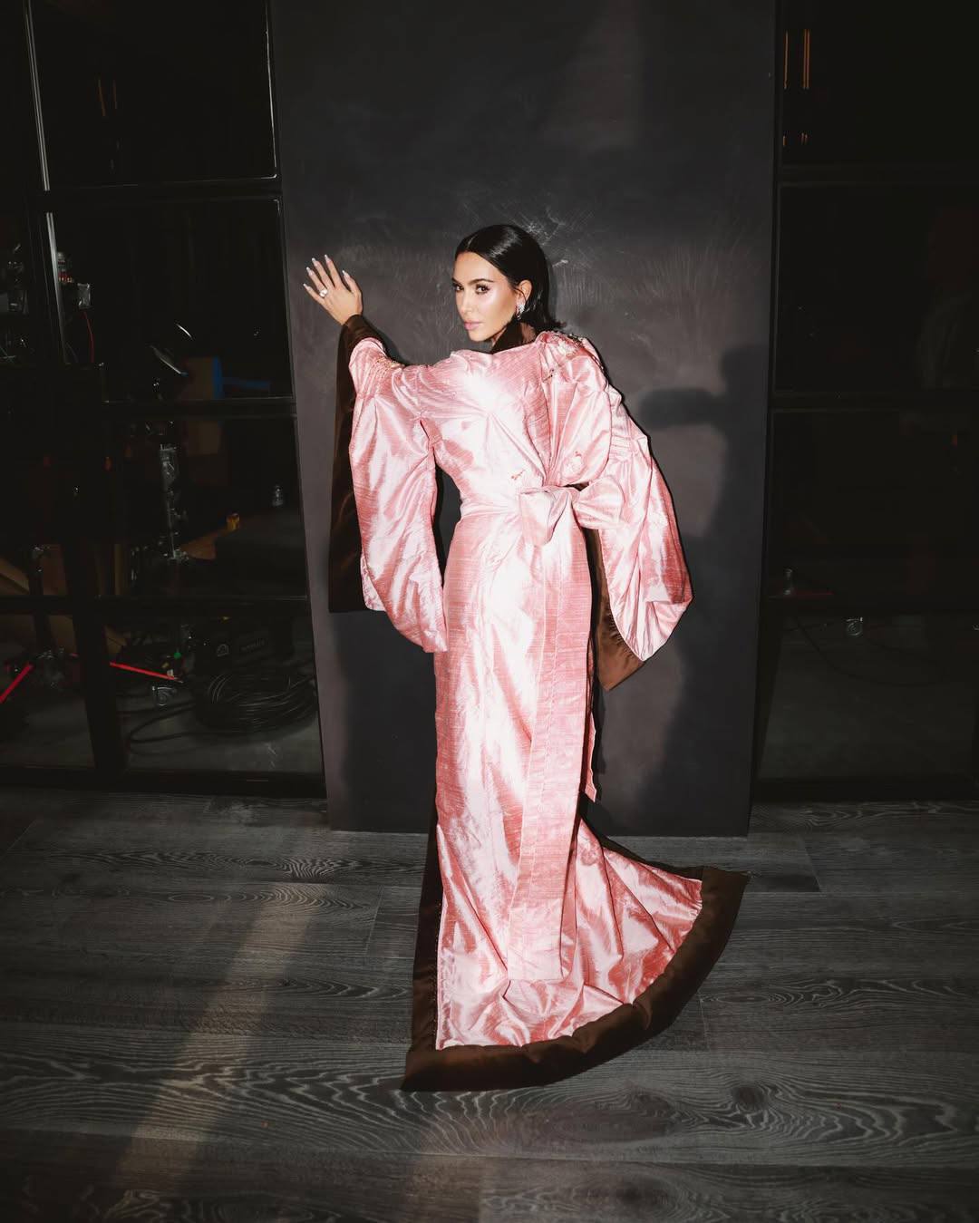 Шикарная Ким Кардашьян на новых фотографиях у себя в профиле