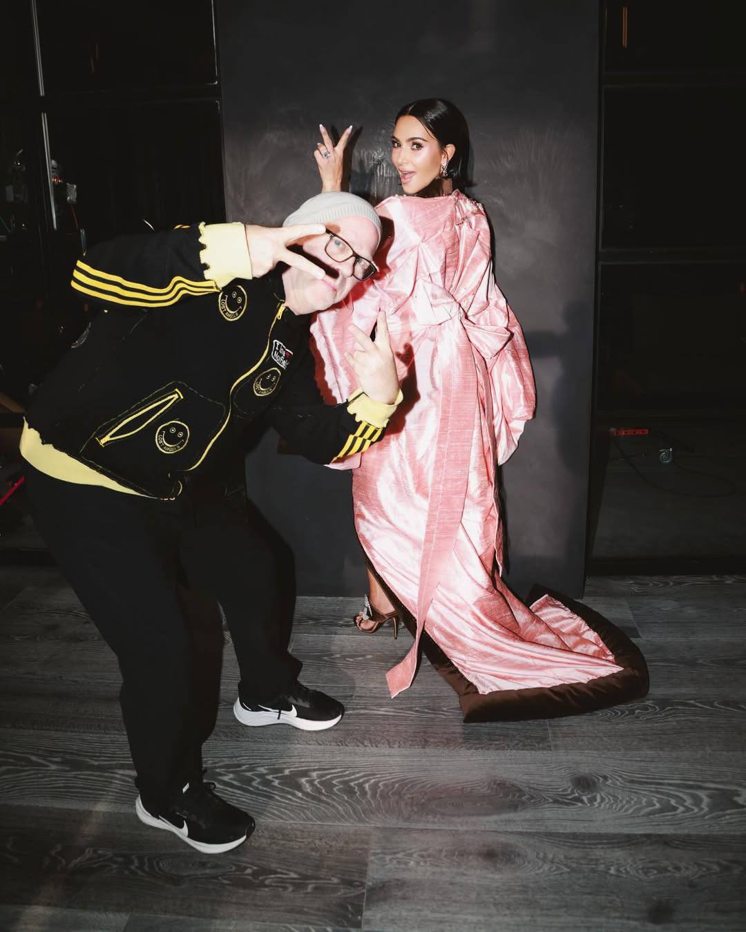 Шикарная Ким Кардашьян на новых фотографиях у себя в профиле