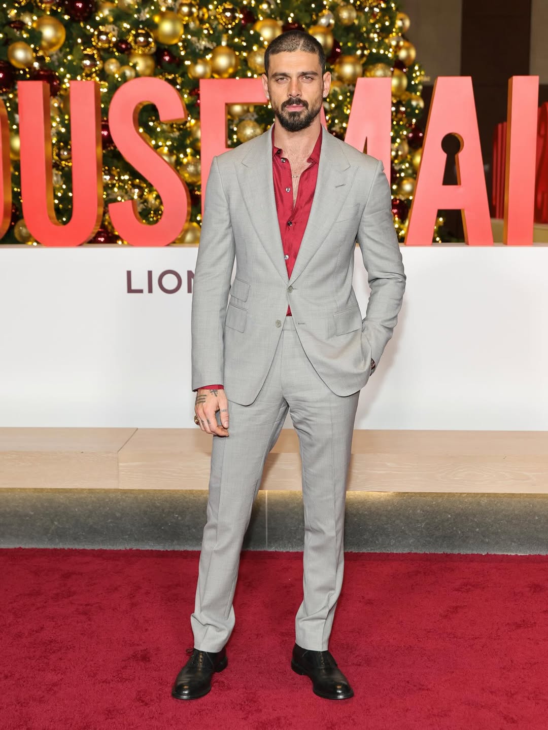 Аманда Сейфрид и Сидни Суини на красной дорожке премьеры их фильма «The Housemaid»