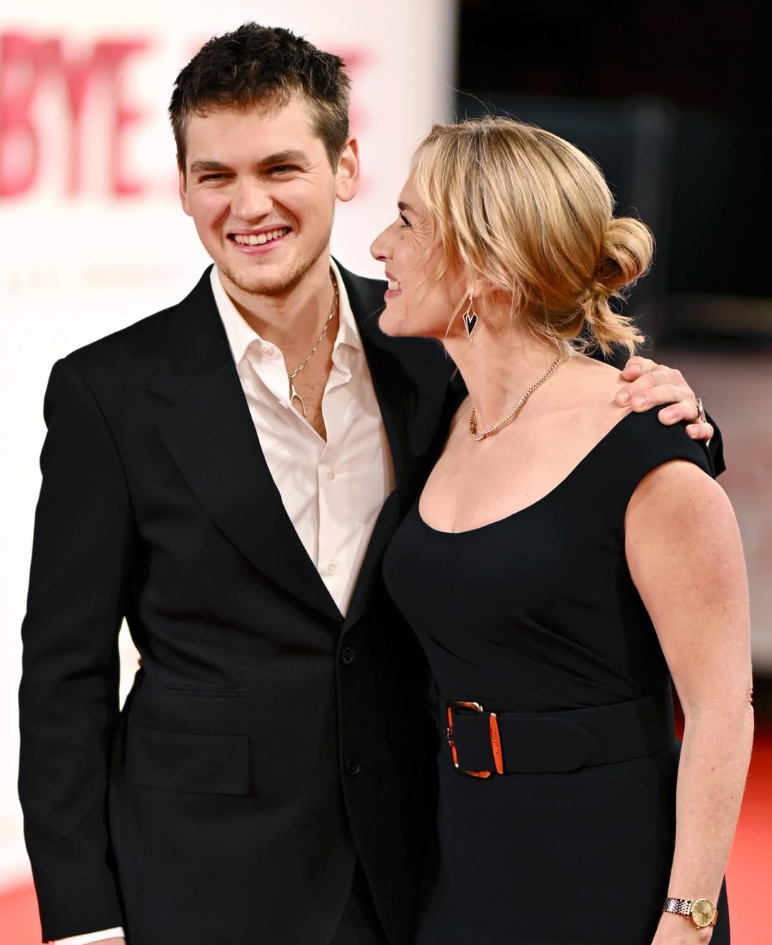 На лондонской премьере фильма «Goodbye, June» Кейт Уинслет появилась вместе с сыном, 21-летним Джо Андерсом — автором сценария картины