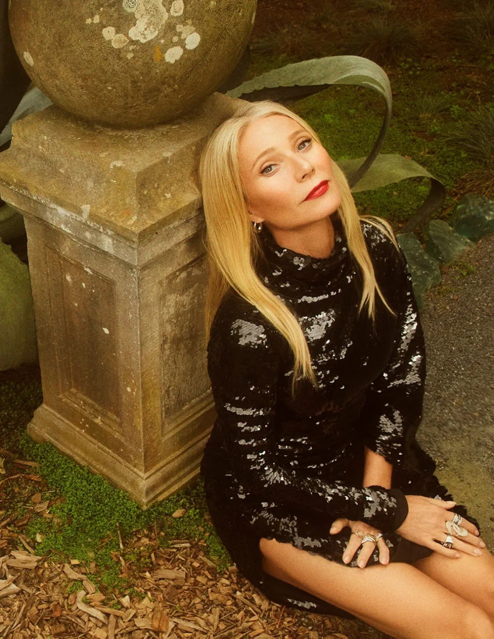  Гвинет Пэлтроу  стала героиней обложки The Hollywood Reporter в рамках выпуска, посвящённого мероприятию Women in Entertainment