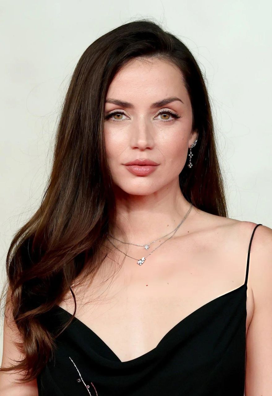 ️ Ана де Армас посетила премьеру фильма «Гигант» в рамках Международного кинофестиваля Красного моря в Джидде