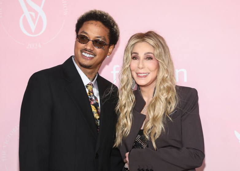 Шер планирует свадьбу с молодым бойфрендом вдвое младше её