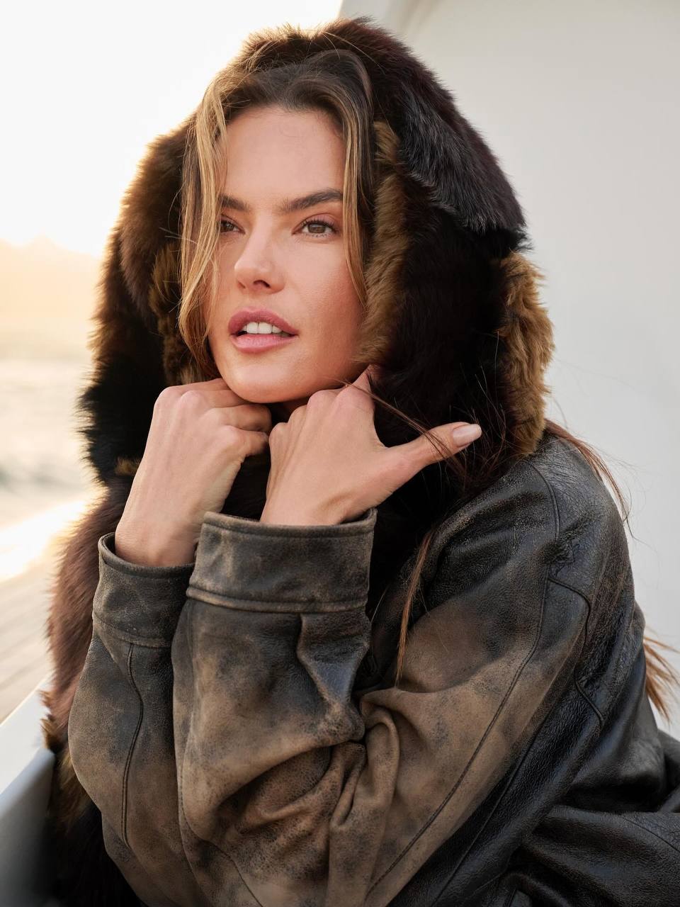 Алессандра Амбросио для журнала Harper's BAZAAR Турция, декабрь 2025