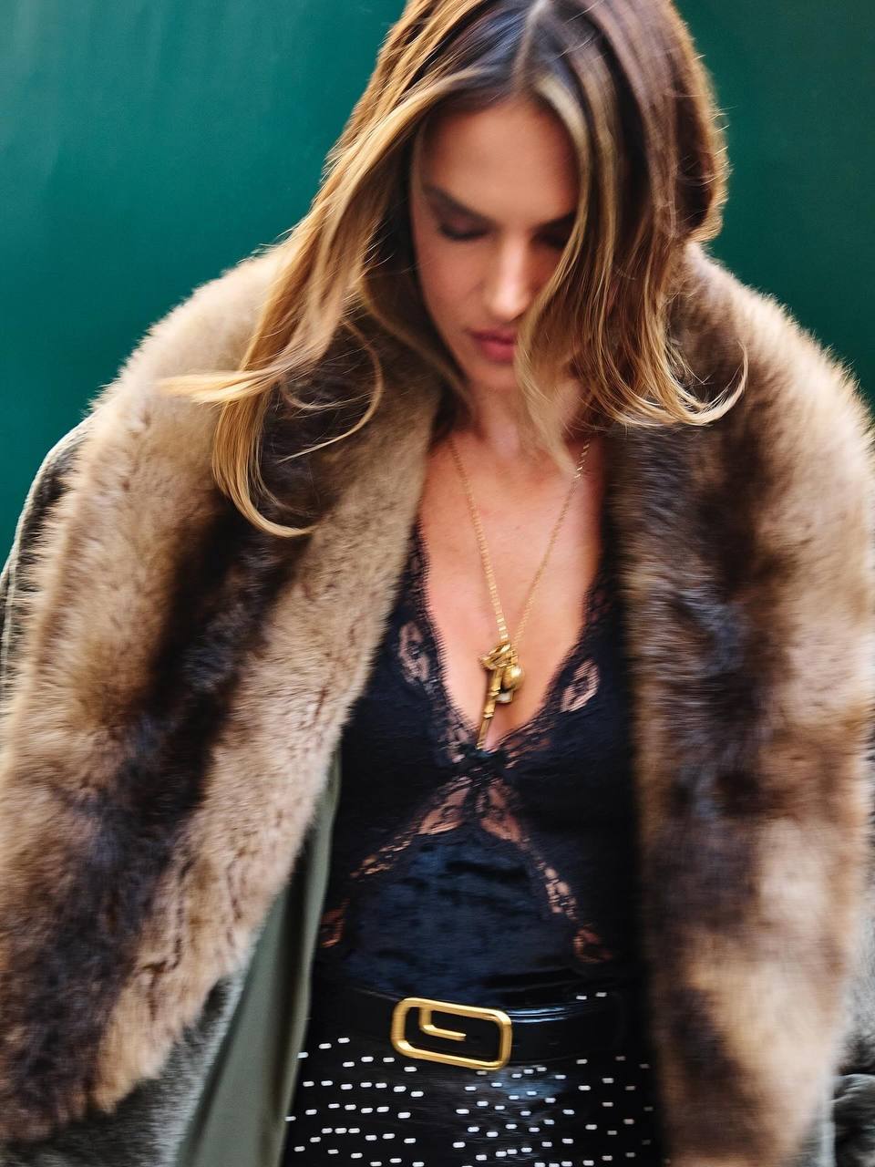 Алессандра Амбросио для журнала Harper's BAZAAR Турция, декабрь 2025