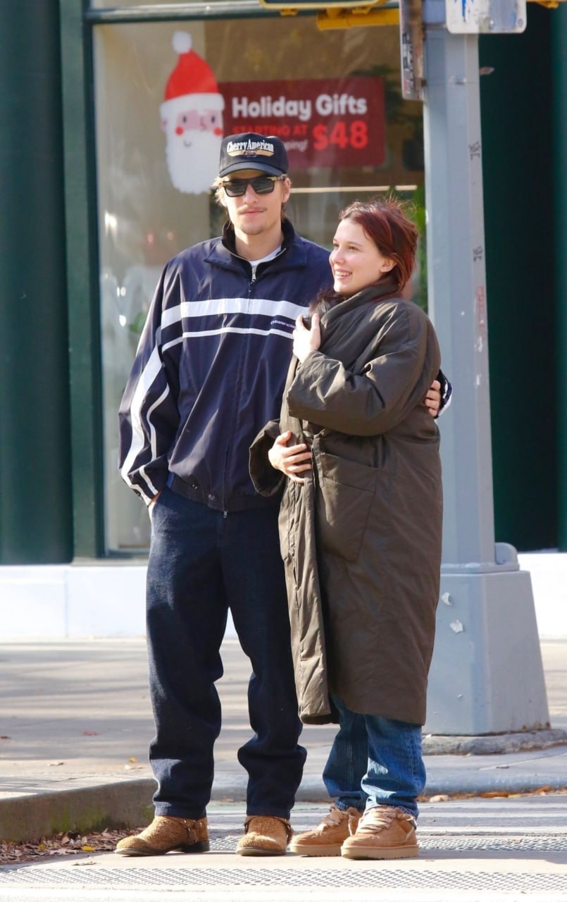 Милли Бобби и Джейк Бонджови гуляют с дочерью в Нью-Йорке