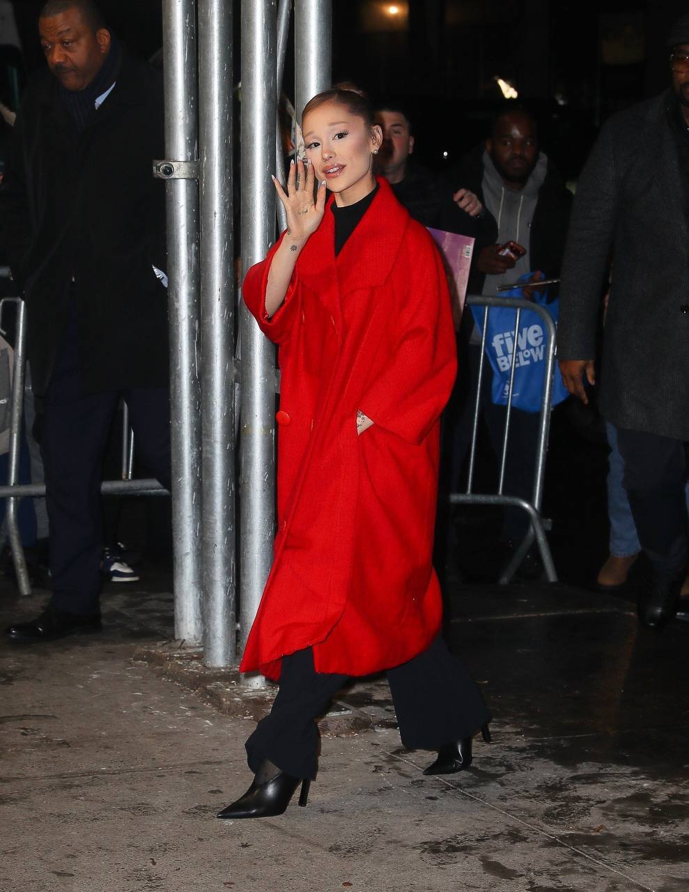 Свежие папарацци Арианы Гранде