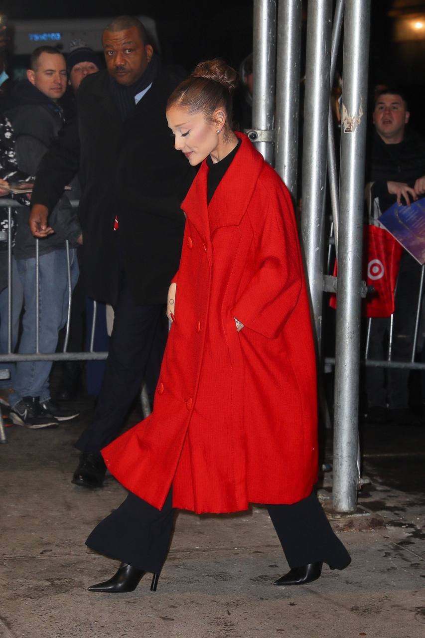 Свежие папарацци Арианы Гранде