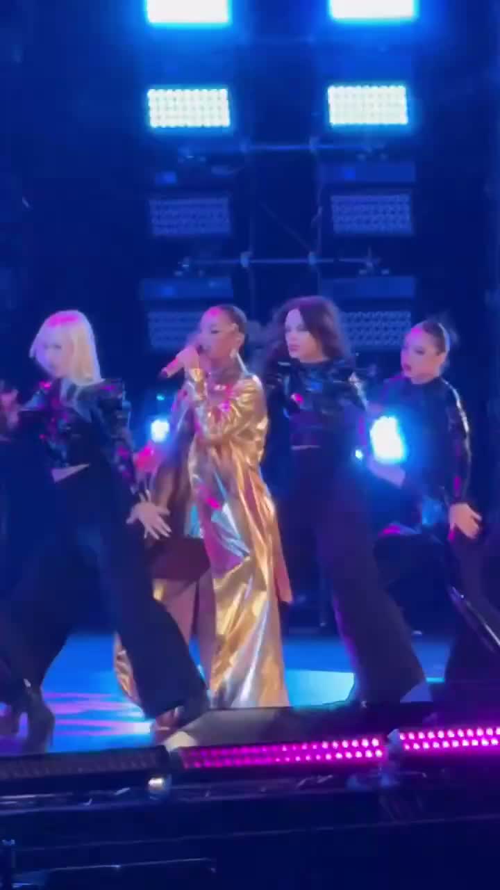 Ольга Бузова выступила на новогоднем концерте Жара️