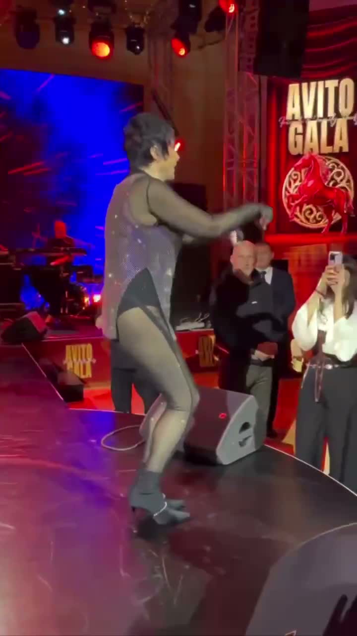 Энергичных вам танцев от Лолиты