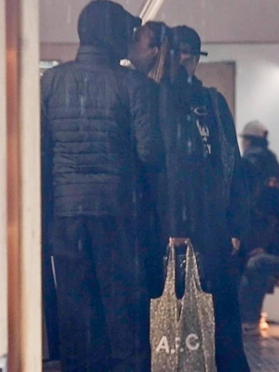 Счастливые Леонардо ДиКаприо и Виттория Черетти в Лос-Анджелесе