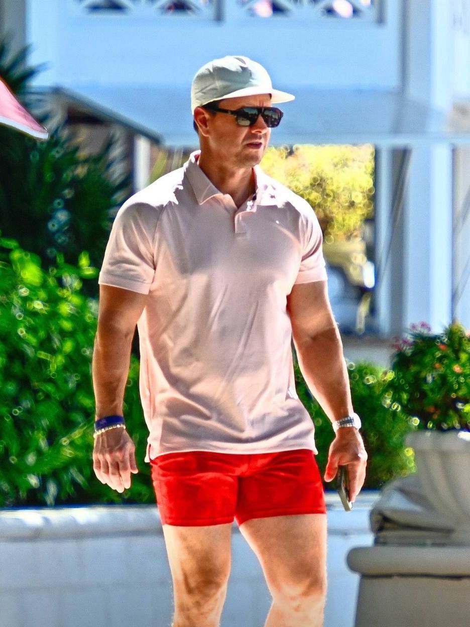 Марк Уолберг и его супруга Риа Дарем рождественские каникулы решили провести с компанией друзей в солнечном Бриджтауне на Барбадосе