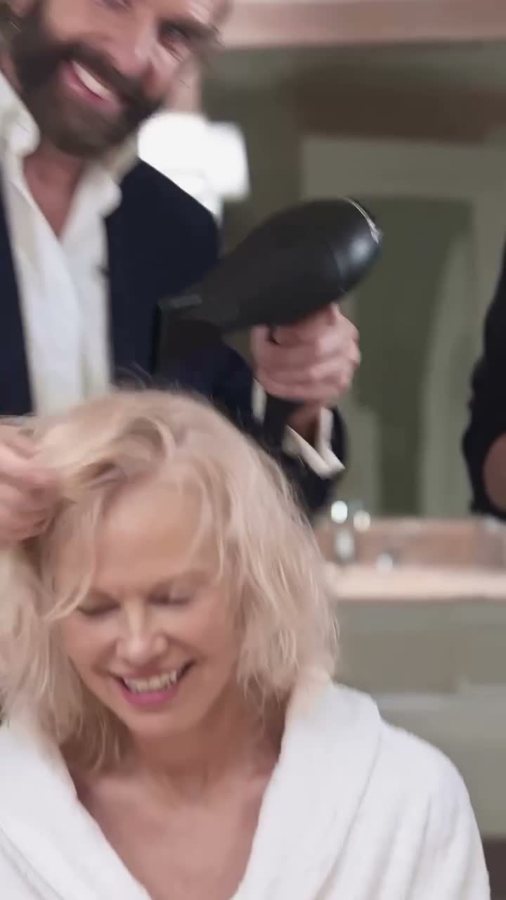 Памела Андерсон снова блонди