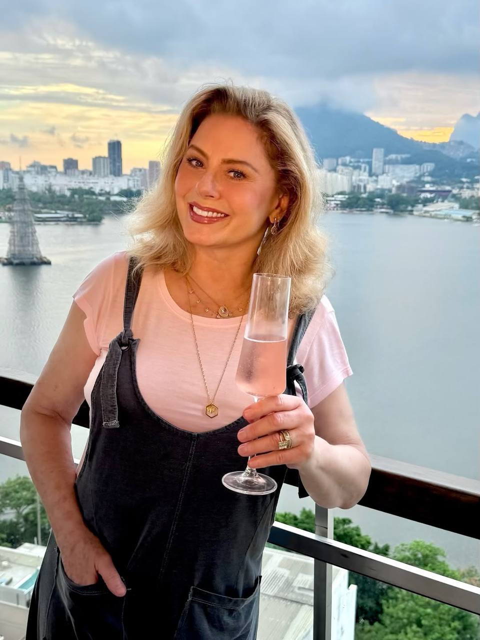 Звезда сериала «Клон» Вера Фишер на новых фотографиях