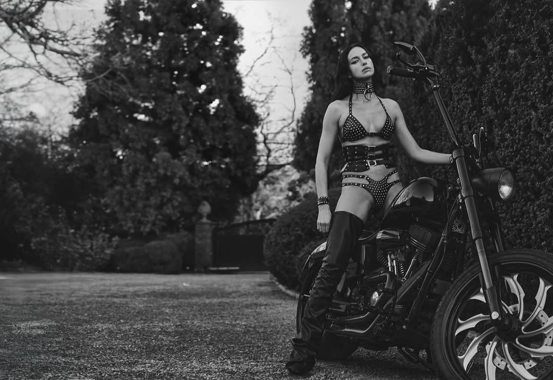 Ирина Шейк в съемке для журнала VMagazine