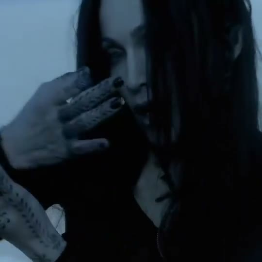 Ровно 28 лет назад Мадонна подарила миру «Frozen» – первый сингл с ее культового альбома «Ray of Light» ️‍