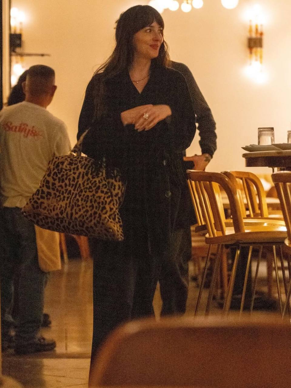 Дакота Джонсон и музыкант Такер Пиллсбери (известный под псевдонимом Role Model) были замечены во время свидания в ресторане