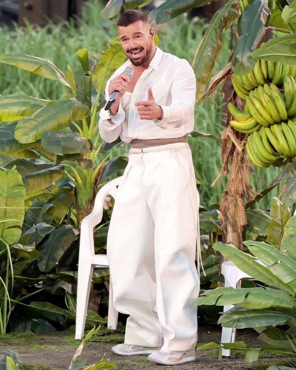 На Супербоуле вместе с Бэд Банни на сцену в перерыве поднялись Карди Би, Рики Мартин, Джессика Альба и Педро Паскаль