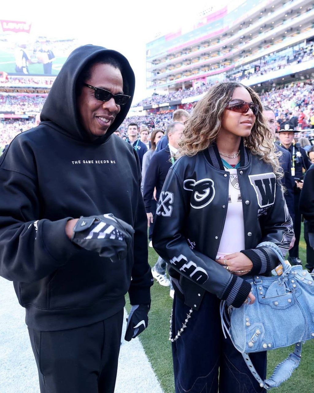 На Супербоуле вместе с Бэд Банни на сцену в перерыве поднялись Карди Би, Рики Мартин, Джессика Альба и Педро Паскаль