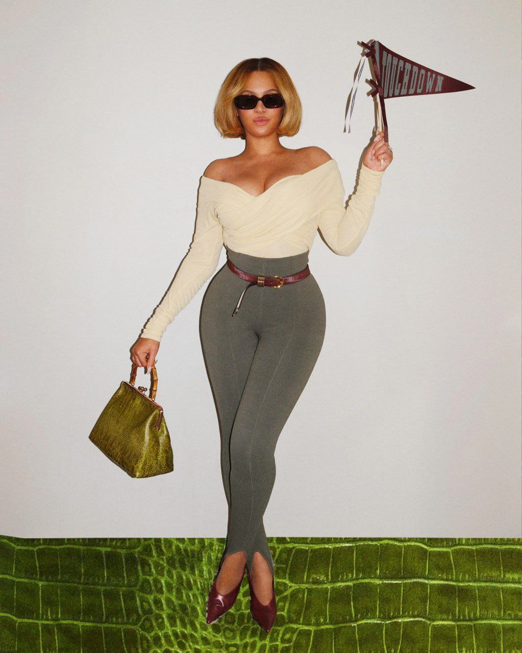 Бейонсе удивила поклонников, новым образом с элегантным каре